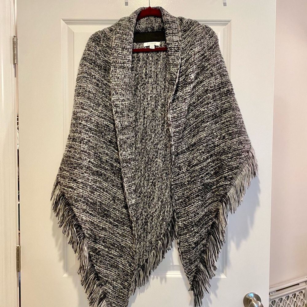 LIKE NEW- Women’s Black Poncho Scarf